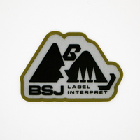 Écusson en silicone 3D surélevé personnalisé en forme de montagne irrégulière, badge logo en caoutchouc sur tissu, étiquette à coudre pour chapeau bob et vêtements d'extérieur