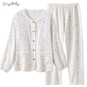 Set <span class=keywords><strong>Pigiama</strong></span> Floreale in <span class=keywords><strong>Cotone</strong></span> da <span class=keywords><strong>Donna</strong></span>, Maniche Lunghe <span class=keywords><strong>con</strong></span> <span class=keywords><strong>Bottoni</strong></span> e Tasche - Product Image 2