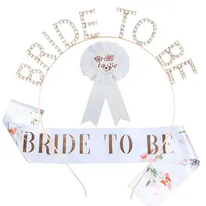 女性のためのティアラとクラウンサッシになる花嫁花嫁ベールブライダルシャワー用品独身パーティーの装飾誕生日ギフトセット