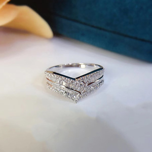 Anello con zirconi a fila irregolare in stile corte francese, delicato ornamento per le dita, lussuoso e brillante, da indossare ogni giorno per le donne. - Product Image 6