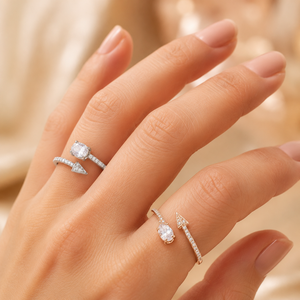 Anello Aperto a Forma di Freccia con Dettagli Scintillanti, Design Regolabile, Accessori di Moda per Donne - Product Image 2