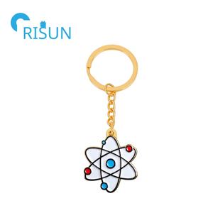 Porte-clés scientifique personnalisé Porte-clés symbole atomique en métal émaillé dur Llavero Porte-clés Structure atomique scientifique académique personnalisé - Product Image 3