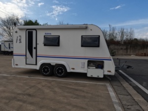 Autocaravana de Aluminio Ligera de Estilo Europeo para 4 Personas, Remolque de Viaje Moderno y Elegante para Turismo y Ocio - Product Image 2