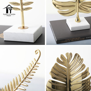 Contemporain en métal d'art décoratif en laiton plaqué feuille forme sculpture - Product Image 5