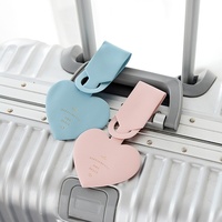 Fourniture en gros d'étiquettes à bagages en cuir Simple Heart avec logo personnalisé Étiquettes de passe de voyage PVC/plastique