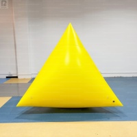Bouée triangulaire gonflable géante de 2 m pour la publicité, les événements sportifs nautiques, les exercices de sécurité maritime, la patrouille de plage et les événements