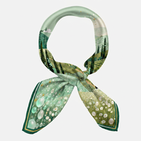 Foulard carré en soie à motif paysage campagnard vert Toscane, imprimé floral perlé, en twill de soie, bandanas personnalisés en gros