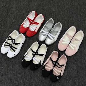 Ballerines Mary Jane multicolores pour femmes - Chaussures plates en daim à brides croisées pour un usage quotidien décontracté et les trajets domicile-travail - Product Image 1
