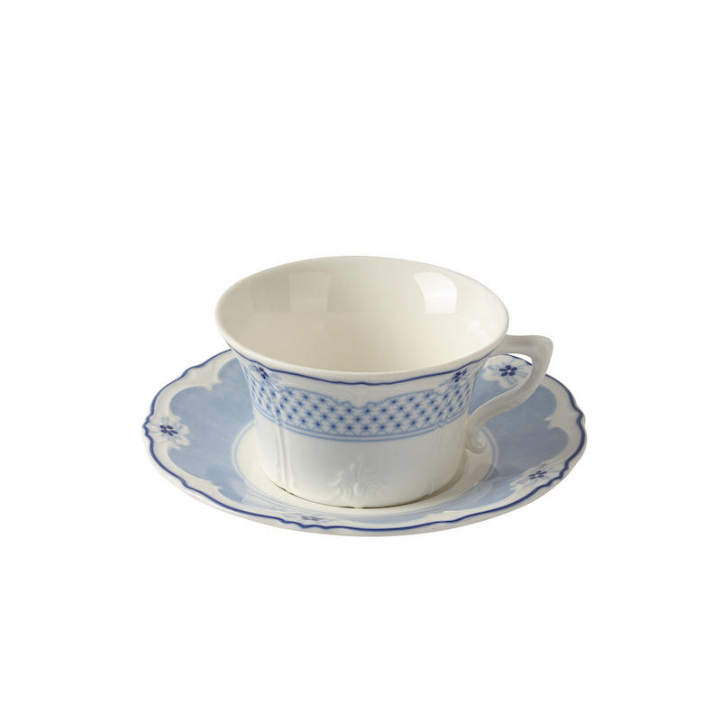 single cup and saucer