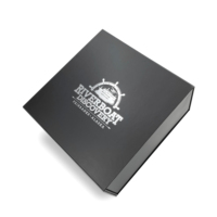 Caja Plegable de Lujo para Camisetas, Negra, Acabado Mate, Cartón con Impresión en Dorado, Empaque Artístico de Lujo para Ropa, Logotipo Personalizado