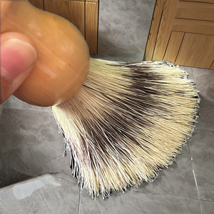 Brocha de Afeitar de Madera Ecológica Hecha a Mano con Cerdas Naturales para Hombres, Papá, Novio - Product Image 2