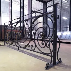 O ferro forjado da escada projetos modernos da fábrica