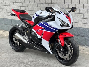 Motocicleta Deportiva Usada de 1000cc, 4 Cilindros, Supercargada, Potencia Extrema, 120km/h, CN/JIA - Product Image 4