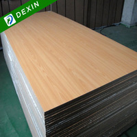 Vente en gros de feuilles de bois MDF stratifié mélaminé de couleur bois grainé 4x8 pour meubles