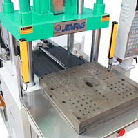 Machine de fabrication de jetons de poker en plastique avec impression de logo personnalisé Machine de moulage par injection verticale de pièces de monnaie jeton de jeu d'étiquettes jeton