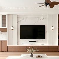 Système mural TV sur mesure avec rangement multimédia intégré et revêtement en grain de pierre pour projets de luxe