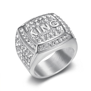 Bague <span class=keywords><strong>de</strong></span> mariage <span class=keywords><strong>de</strong></span> luxe pour homme, style Hip Hop Bling Bling, en acier inoxydable plaqué or 18 carats PVD, sertie <span class=keywords><strong>de</strong></span> zircons, avec inscription KING, idéale pour les fêtes - Product Image 5