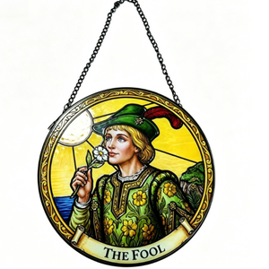 Atrapasueños Redondo de Vidrio Tintado con Diseño de la Carta del Tarot El Tonto, Estilo Vintage, con Cadena Metálica para Colgar, Decoración Espiritual para Ventanas y Paredes del Hogar - Product Image 4