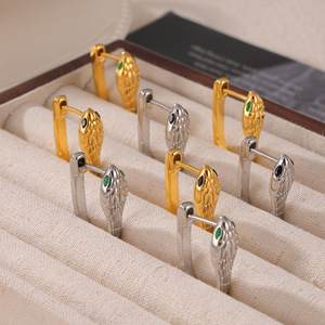 18k oro placcato in acciaio inox dichiarazione <span class=keywords><strong>serpente</strong></span> grandi cerchi gioielli animali <span class=keywords><strong>serpente</strong></span> cerchio <span class=keywords><strong>orecchini</strong></span> a cerchio <span class=keywords><strong>con</strong></span> zirconi cubici - Product Image 3