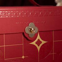 Boîte cadeau en PU, boîte rigide rouge portable avec sangle en PU et fermoir décoratif, motif gaufré de luxe, emballage cadeau en gros