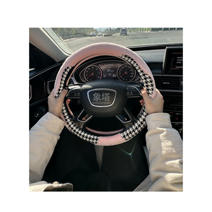 Xiangta 15 pouces coloré damier <span class=keywords><strong>volant</strong></span> protecteur en <span class=keywords><strong>cuir</strong></span> voiture <span class=keywords><strong>volant</strong></span> couverture toutes saisons universel - Product Image 2