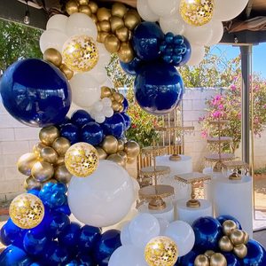 Kit d'arche de ballons de confettis <span class=keywords><strong>bleu</strong></span> marine, or et blanc de 131 pièces pour les décorations de fête d'anniversaire, de baby shower, de mariage, de remise de diplôme - Product Image 1