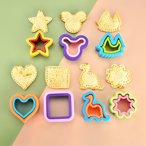 Juego de cortadores de galletas de dibujos animados coloridos, 6 piezas, molde de acero inoxidable para sándwiches, pan, galletas, tostadas, frutas y verduras. - Product Image 3