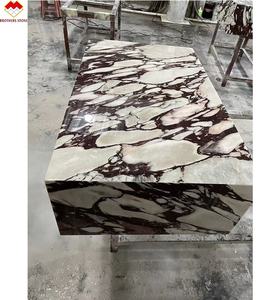 طاولة قهوة فاخرة من رخام كالاكاتا فيولا، قاعدة رخامية بيضاء مع زهور بنفسجية، طاولات مكعبة من الرخام - Product Image 6