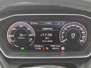 <span class=keywords><strong>Audi</strong></span> Q4 E-tron 40 SUV électrique d'occasion 2023, longue autonomie, véhicule électrique intelligent, prêt à l'exportation, blanc sur noir - Product Image 3