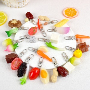 Portachiavi in PVC a forma di cibo simulato: frutta, verdura, carne. Combinazione fai-da-te, ciondolo per zaino studentesco, giocattolo alimentare in miniatura. - Product Image 3