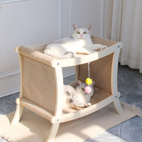 Lit pour chat en bois massif multicouche à double niveau avec cadre en rotin tressé et jouet suspendu en forme de boule – Meubles pour chats en gros et sur mesure