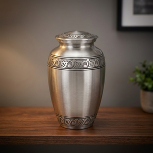 Urna Funeraria de Aluminio Plateado Hecha a Mano, Urna Conmemorativa para Cenizas Humanas, Florero Decorativo Portátil para Entierro - Artesanía India - Product Image 3
