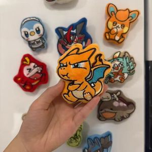 <span class=keywords><strong>Caja</strong></span> Sorpresa de Peluches Pokémon al por Mayor, Imán de Nevera de Doble Uso de 58mm, Llavero, Colgante de Cuero Eevee Gengar, Decoración Kawaii - Product Image 1