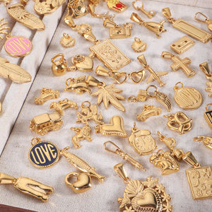 Vente en gros de pendentifs de mode personnalisés, bracelet à breloques, collier en acier inoxydable PVD doré, bijoux à bricoler soi-même, breloques pour la fabrication de bijoux - Product Image 3