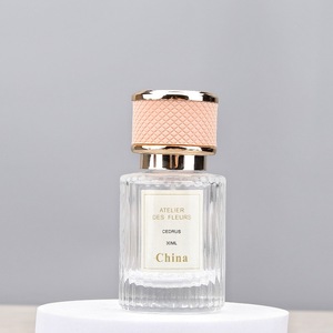 Elegante Botella de Perfume Cuadrada Transparente con Diseño de Marca, 30ml 50ml, Tapa de Cuero Texturizado Rosa Premium, Borde Dorado Pulido, Duradera y a Prueba de Fugas - Product Image 4