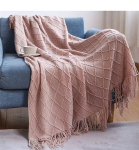 Jeté de couverture tricoté en acrylique au crochet épais et doux pour adultes Geometry Wearable For Office Break Throws And Blankets - Product Image 3