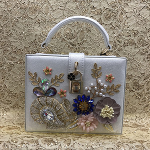 Sac à poignée supérieure de luxe pour femmes 3D Floral Pearl Diamond Shoulder Purses Fashion Crystal White Leather Wedding Party Evening Embrayages - Product Image 3