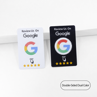 Carte de table en acrylique personnalisable avec logo et code QR à scanner pour la commande et l'adhésion au programme de fidélité du restaurant