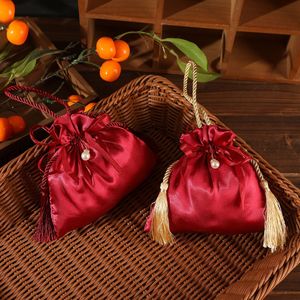Sacs cadeaux en satin de style chinois 16x16 cm avec cordon et pompons pour emballage de bonbons et d'œufs de mariage - Product Image 3