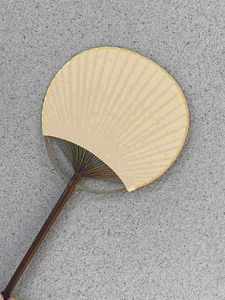 พัดกระดาษแบบกำหนดเองขนาด 24 ซม. พร้อมปลอกกระดาษ พัดมือทรงกลมแบบวินเทจ สำหรับเป็นของขวัญ - Product Image 3