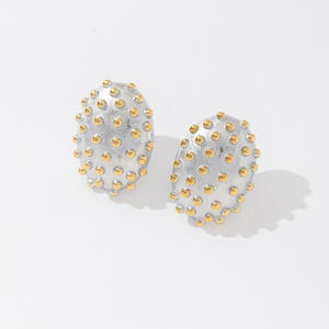 2025 Boutique accessoires fabricant de bijoux de mode plaqué or 18 carats femmes géométrie perles creuses galets boucles d'oreilles - Product Image 1