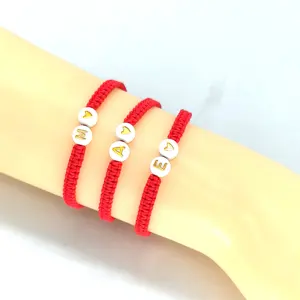 LC202404203 venta al por mayor moda mujeres hombres ajustable cuerda trenzada roja alfabeto letra inicial pulsera joyería