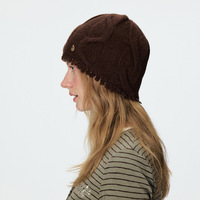 Bonnet en laine torsadée pour femme, style vintage, avec bord à franges et détail de petit bouton métallique, doux et rétro, coupe décontractée