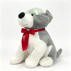 Peluche de perro sentado personalizado con lazo rojo, lindo peluche de cachorro gris y blanco, peluche suave de bulldog con cinta roja - Product Image 3