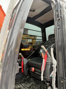 Mini-excavatrice Hitachi ZX70 d'occasion du Japon, modèle 2022, 2 tonnes, avec moteur et engrenages, garantie de 6 mois, à vendre - Product Image 3