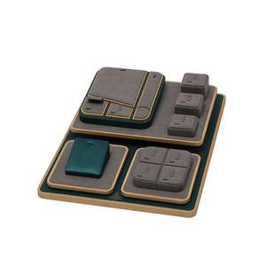 Ensemble de présentoirs à bijoux en bois de haute qualité avec revêtement en microfibre de fibre supérieure et cuir PU, et surpiqûres en velours microfibre coloré - Product Image 4