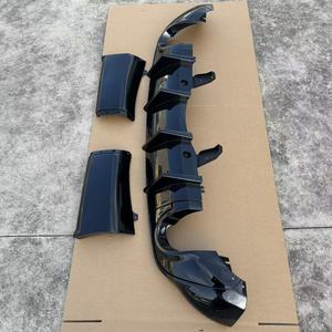 Pour <span class=keywords><strong>Dodge</strong></span> <span class=keywords><strong>Durango</strong></span> 2011-2025 Diffuseur arrière en plastique de haute qualité couleur noir brillant Kit carrosserie modifié - Product Image 4