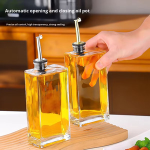 Dispensador de aceite de oliva de vidrio moderno de 500ml con vertedor de acero inoxidable para uso en la cocina Contenedor de alimentos para salsa de soja y especias - Product Image 1
