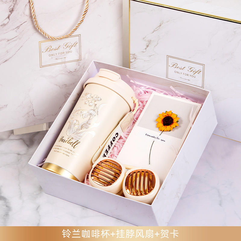 【พัดลมคล้องคอพร้อมการ์ดอวยพรลายแก้วกาแฟดอกลิลลี่แห่งหุบเขา】ชุดสามชิ้นสีขาว