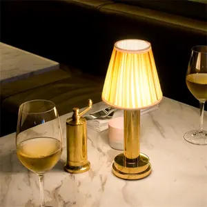 도매 테이블 책상 침대 램프 현대 충전식 Led 무선 레스토랑 테이블 램프 학교 테이블 램프